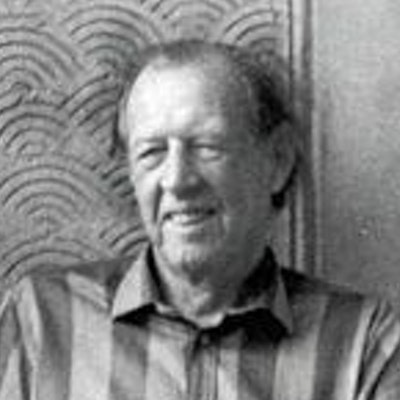 portrait photo of Raymond Williams