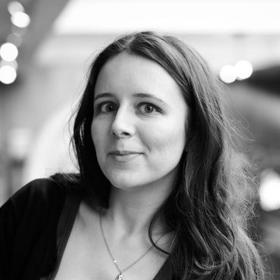 portrait photo of Lauren Owen