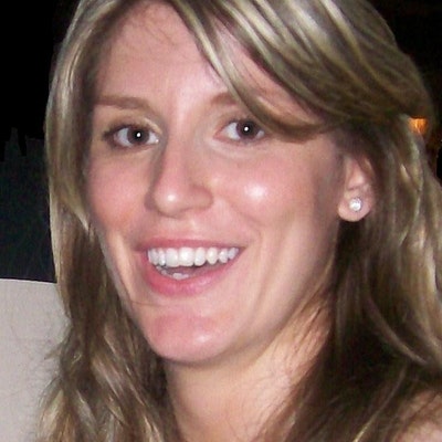portrait photo of Ellie Irving