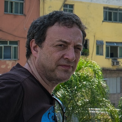 portrait photo of Misha Glenny