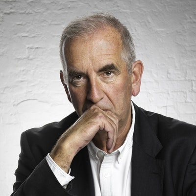 portrait photo of Robert Harris