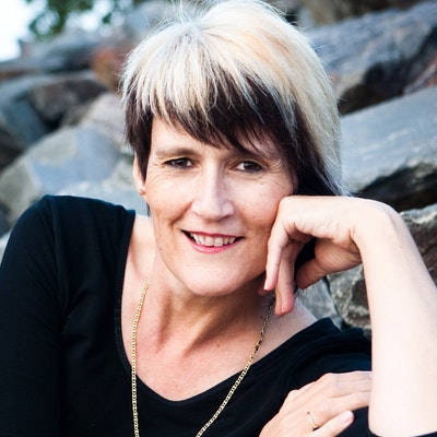 portrait photo of Marianne de Pierres