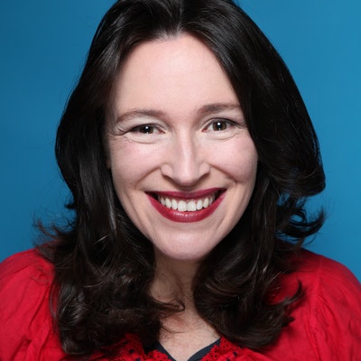 portrait photo of Nikki Gemmell