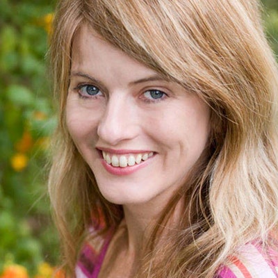 portrait photo of Lollie Barr
