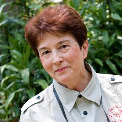 portrait photo of Annette Henderson