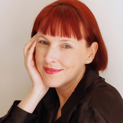 portrait photo of Lucinda Holdforth
