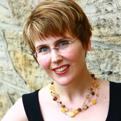 portrait photo of Amanda Sainsbury-Salis