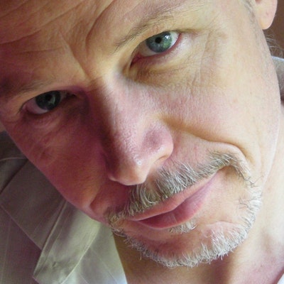portrait photo of Simon Higgins