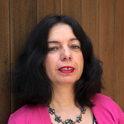 portrait photo of Sophie Masson