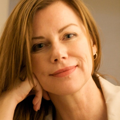 portrait photo of Deborah Robertson