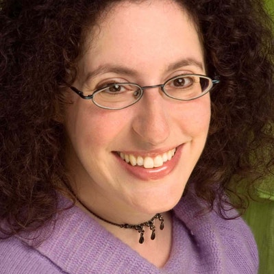 portrait photo of Lauren Fox