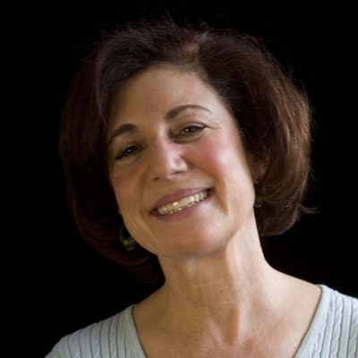 portrait photo of Noelle Oxenhandler