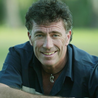portrait photo of Colin Falconer