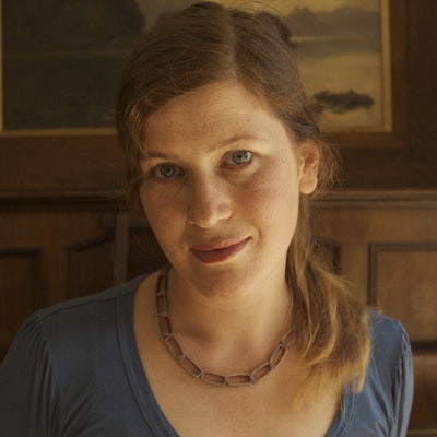 portrait photo of Sarah Laing