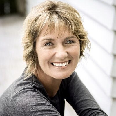portrait photo of Louise Nicholas