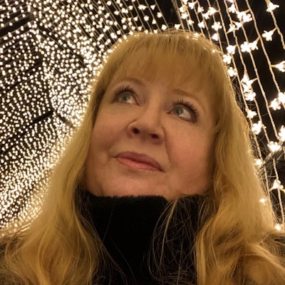 portrait photo of Caroline Stills