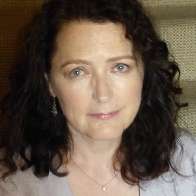 portrait photo of Helen Simpson