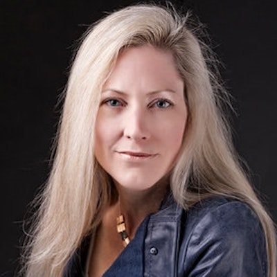 portrait photo of Victoria Laurie