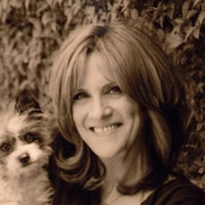 portrait photo of Carol Leifer