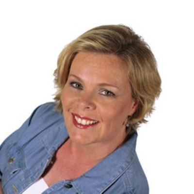 portrait photo of Leanne Ely