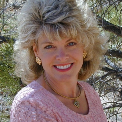 portrait photo of Lorraine Pintus