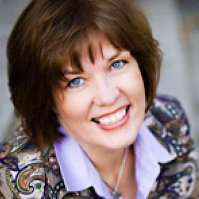 portrait photo of Joanna Weaver