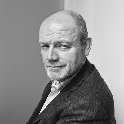 portrait photo of Mark Thompson