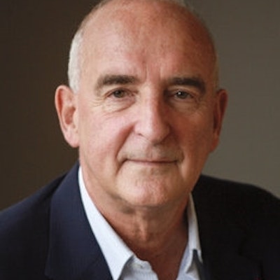 portrait photo of Roger Cohen