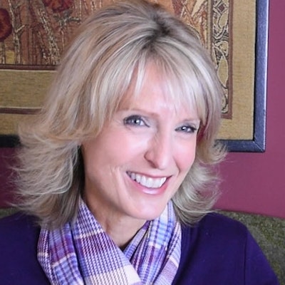 portrait photo of Wendelin Van Draanen