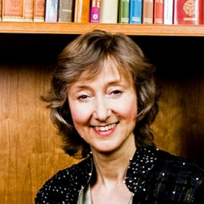 portrait photo of Deborah Tannen