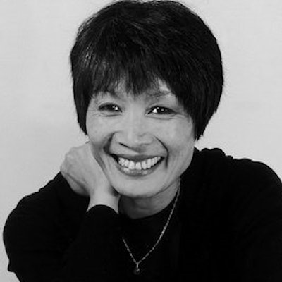 portrait photo of Ellen Leong Blonder