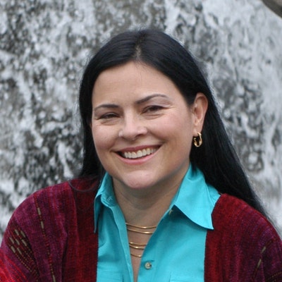 portrait photo of Diana Gabaldon