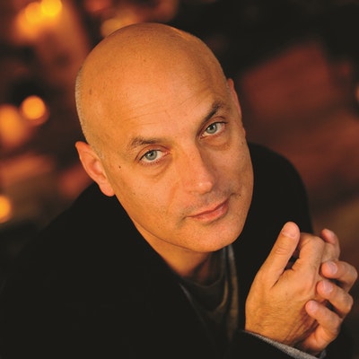 portrait photo of Daniel Mendelsohn