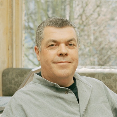 portrait photo of Simon Hopkinson