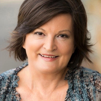 portrait photo of Libby Harkness