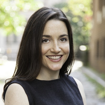portrait photo of Dara-Lynn Weiss