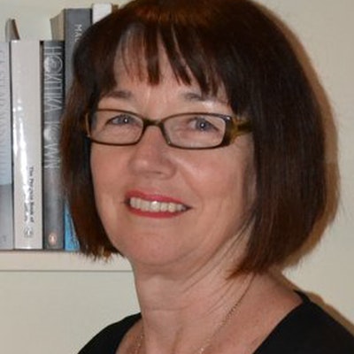 portrait photo of Maggie Rainey-Smith