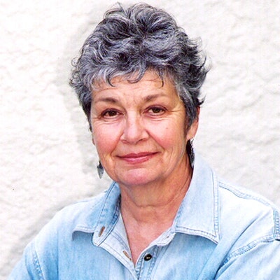 portrait photo of Elizabeth Pulford