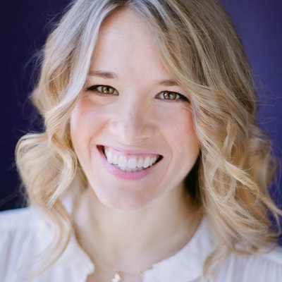 portrait photo of Julie Kraulis