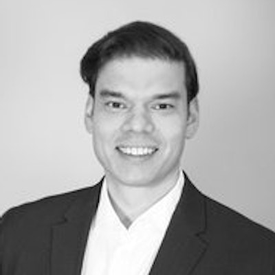 portrait photo of Jason Tetro
