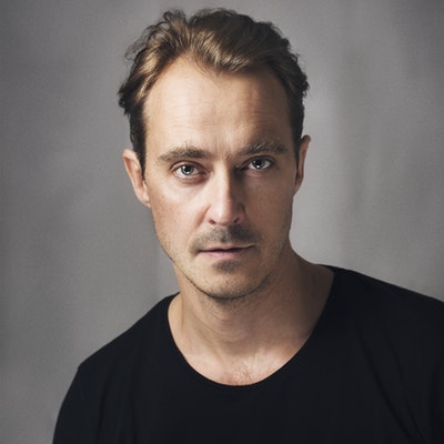 portrait photo of Jonas Karlsson