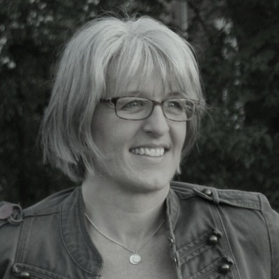 portrait photo of Sarah Jasmon