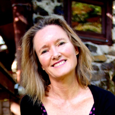 portrait photo of Lisa Walker