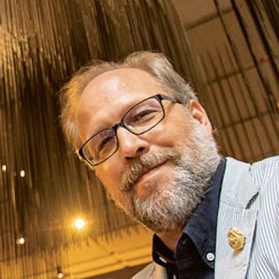 portrait photo of Robert Simonson