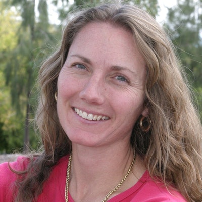 portrait photo of Kristin Weidenbach