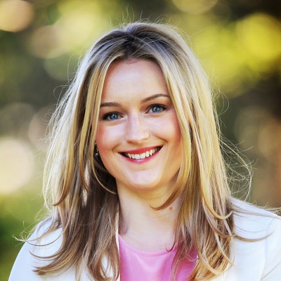 portrait photo of Amy Dale