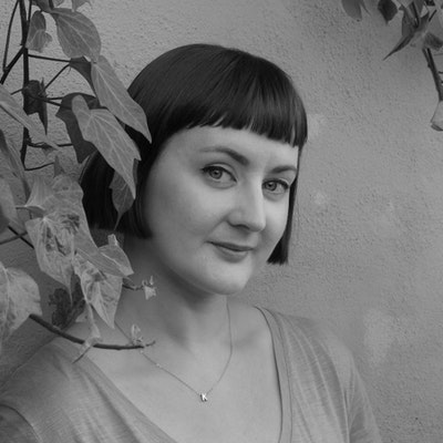 portrait photo of Kirsty Logan