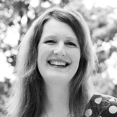 portrait photo of Deborah Install