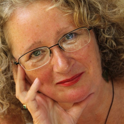 portrait photo of Claire Andersen