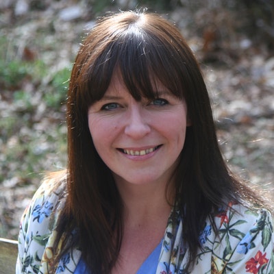 portrait photo of Joanna Barnard